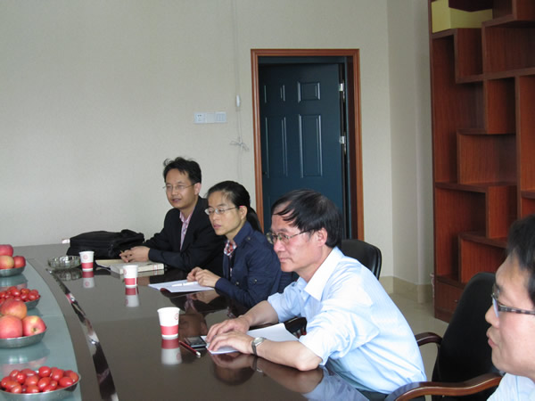 贾院长介绍我院博士后工作站情况